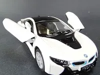 Bmw i8 wit-zwart - afbeelding 4 van  5