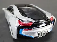 Bmw i8 zilver/zwart schaal 1:36. die-cast metaal schaalmodel. - afbeelding 3 van  5
