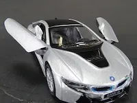 Bmw i8 zilver/zwart schaal 1:36. die-cast metaal schaalmodel. - afbeelding 4 van  5