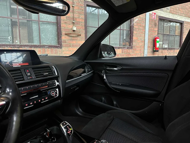 Bmw m135i centennial high executive 1-serie 326pk 2016, j-630-fn - afbeelding 19 van  41