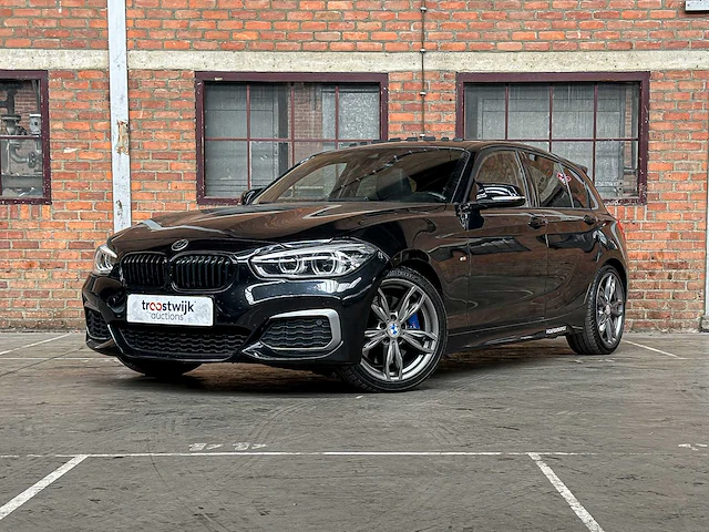 Bmw m135i centennial high executive 1-serie 326pk 2016, j-630-fn - afbeelding 2 van  41
