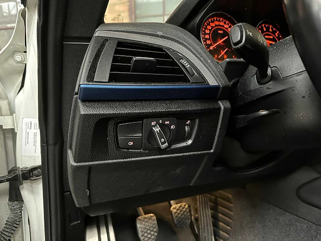 Bmw m135i high executive 1-serie 320pk 2013 (handgeschakeld), xt-751-f - afbeelding 17 van  36