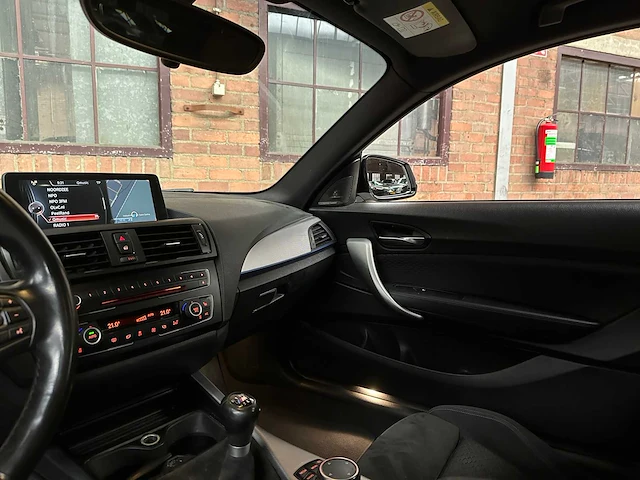 Bmw m135i high executive 1-serie 320pk 2013 (handgeschakeld), xt-751-f - afbeelding 19 van  36