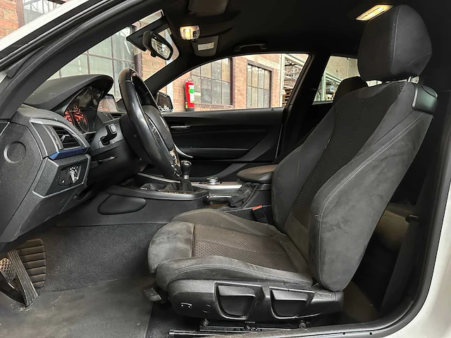Bmw m135i high executive 1-serie 320pk 2013 (handgeschakeld), xt-751-f - afbeelding 29 van  36