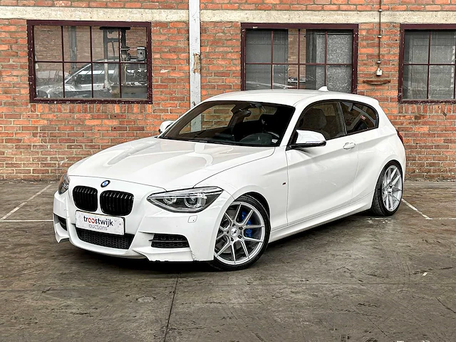 Bmw m135i high executive 1-serie 320pk 2013 (handgeschakeld), xt-751-f - afbeelding 2 van  36