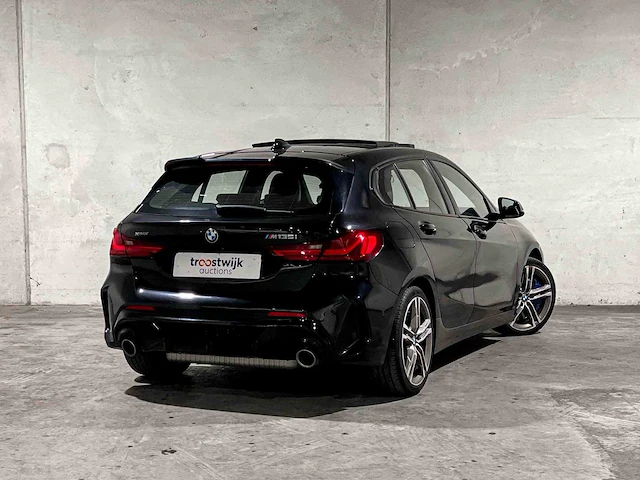 Bmw m135i xdrive high executive 306pk 2020 1-serie f40, p-072-ph - afbeelding 10 van  42