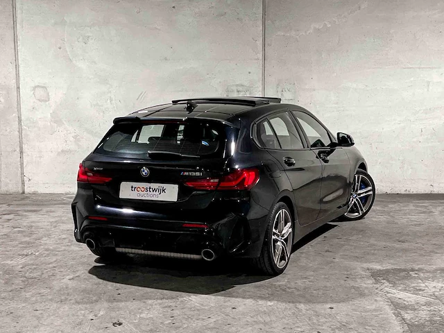 Bmw m135i xdrive high executive 306pk 2020 1-serie f40, p-072-ph - afbeelding 11 van  42