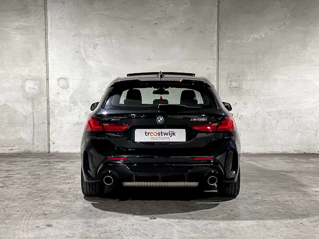 Bmw m135i xdrive high executive 306pk 2020 1-serie f40, p-072-ph - afbeelding 12 van  42