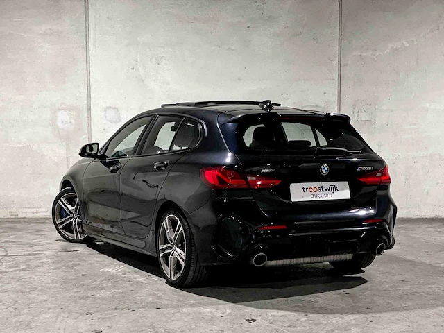 Bmw m135i xdrive high executive 306pk 2020 1-serie f40, p-072-ph - afbeelding 14 van  42