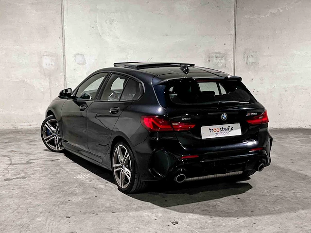 Bmw m135i xdrive high executive 306pk 2020 1-serie f40, p-072-ph - afbeelding 15 van  42