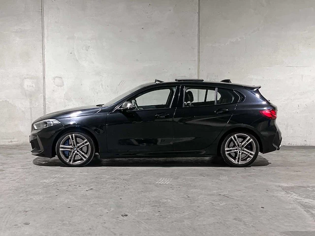 Bmw m135i xdrive high executive 306pk 2020 1-serie f40, p-072-ph - afbeelding 16 van  42