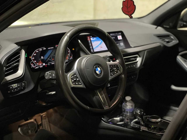 Bmw m135i xdrive high executive 306pk 2020 1-serie f40, p-072-ph - afbeelding 17 van  42