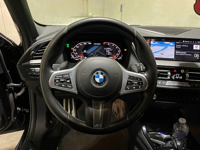 Bmw m135i xdrive high executive 306pk 2020 1-serie f40, p-072-ph - afbeelding 18 van  42