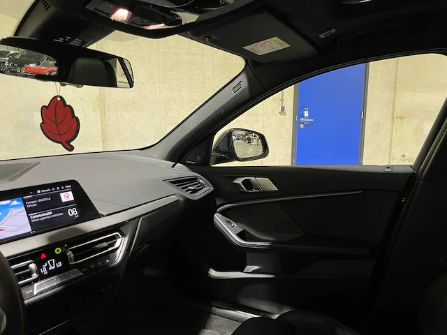 Bmw m135i xdrive high executive 306pk 2020 1-serie f40, p-072-ph - afbeelding 19 van  42