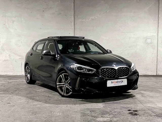 Bmw m135i xdrive high executive 306pk 2020 1-serie f40, p-072-ph - afbeelding 7 van  42