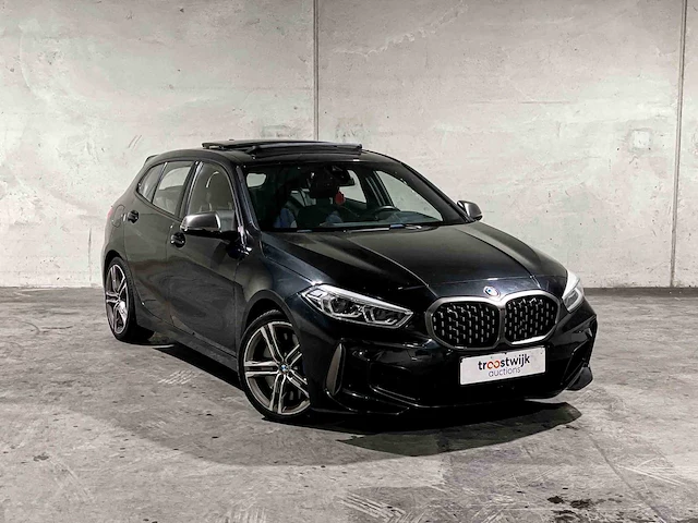 Bmw m135i xdrive high executive 306pk 2020 1-serie f40, p-072-ph - afbeelding 8 van  42