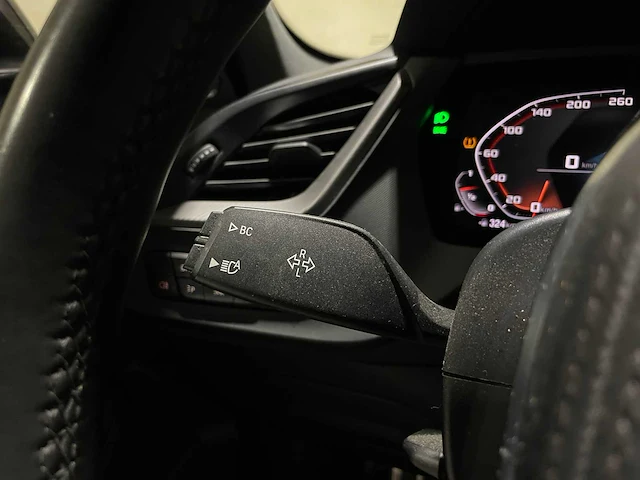 Bmw m135i xdrive high executive 306pk 2020 1-serie f40, p-072-ph - afbeelding 16 van  42