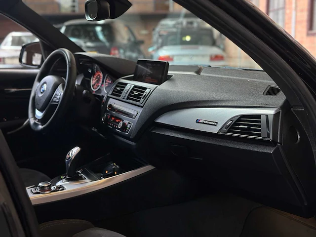 Bmw m135i xdrive high executive f20 320pk 2013 1-serie, ng-484-f - afbeelding 26 van  47