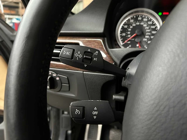 Bmw m3 4.0 v8 e90 -manual- 420pk 2008 3-serie youngtimer - afbeelding 17 van  45