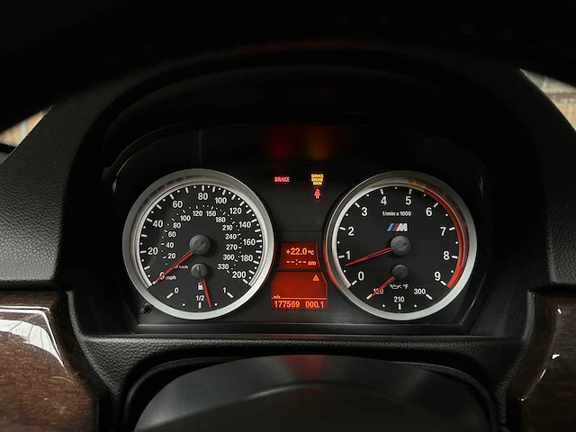 Bmw m3 4.0 v8 e90 -manual- 420pk 2008 3-serie youngtimer - afbeelding 20 van  45