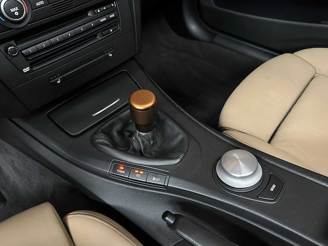 Bmw m3 4.0 v8 e90 -manual- 420pk 2008 3-serie youngtimer - afbeelding 21 van  45