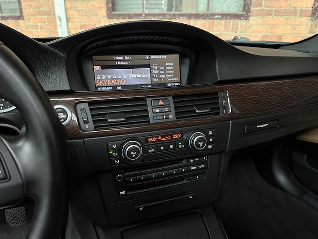 Bmw m3 4.0 v8 e90 -manual- 420pk 2008 3-serie youngtimer - afbeelding 22 van  45