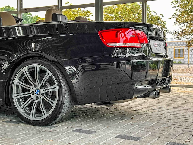 Bmw m3 cabriolet e93 4.0 v8 420pk 2008 handgeschakeld youngtimer - afbeelding 10 van  56