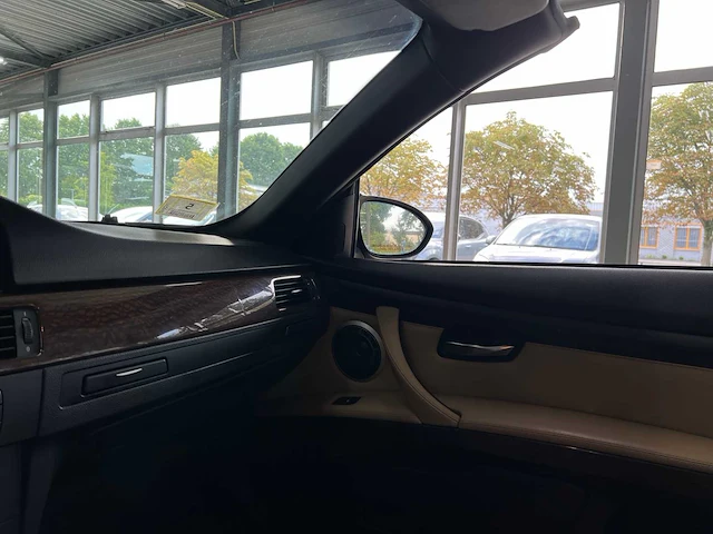 Bmw m3 cabriolet e93 4.0 v8 420pk 2008 handgeschakeld youngtimer - afbeelding 25 van  56