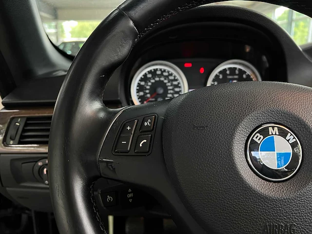 Bmw m3 cabriolet e93 4.0 v8 420pk 2008 handgeschakeld youngtimer - afbeelding 26 van  56