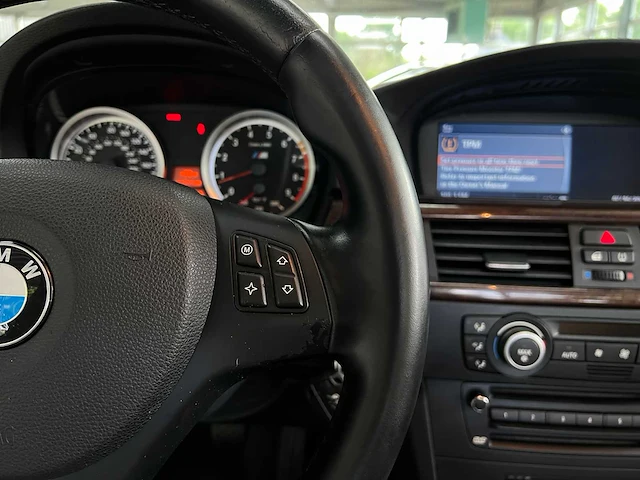 Bmw m3 cabriolet e93 4.0 v8 420pk 2008 handgeschakeld youngtimer - afbeelding 27 van  56