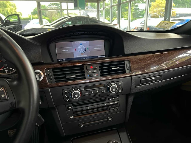 Bmw m3 cabriolet e93 4.0 v8 420pk 2008 handgeschakeld youngtimer - afbeelding 33 van  56