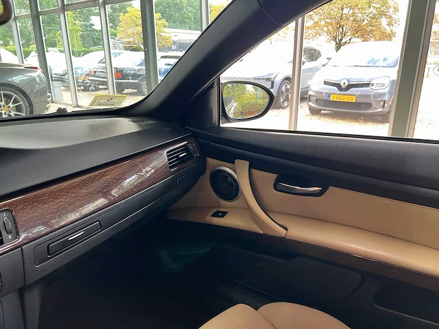 Bmw m3 cabriolet e93 4.0 v8 420pk 2008 handgeschakeld youngtimer - afbeelding 35 van  56