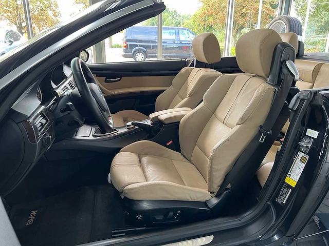 Bmw m3 cabriolet e93 4.0 v8 420pk 2008 handgeschakeld youngtimer - afbeelding 37 van  56