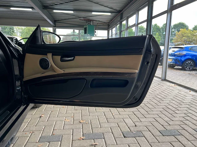Bmw m3 cabriolet e93 4.0 v8 420pk 2008 handgeschakeld youngtimer - afbeelding 42 van  56