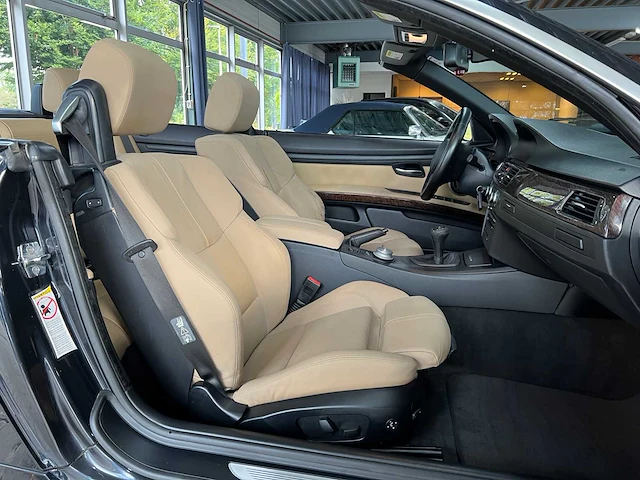 Bmw m3 cabriolet e93 4.0 v8 420pk 2008 handgeschakeld youngtimer - afbeelding 44 van  56