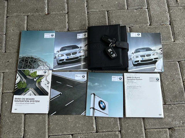 Bmw m3 cabriolet e93 4.0 v8 420pk 2008 handgeschakeld youngtimer - afbeelding 52 van  56