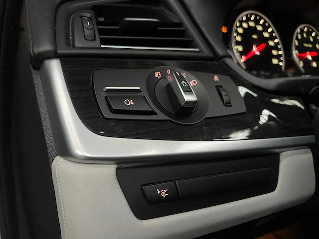 Bmw m5 4.0 v8 f10 553pk 2012 - afbeelding 40 van  49
