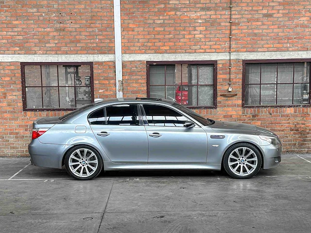 Bmw m5 5.0 v10 500pk 2006 5-serie youngtimer - afbeelding 10 van  46