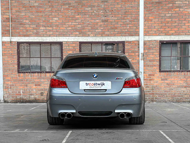 Bmw m5 5.0 v10 500pk 2006 5-serie youngtimer - afbeelding 13 van  46