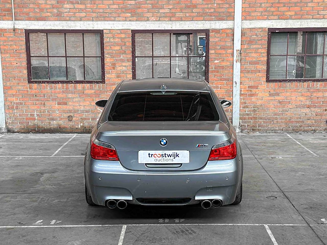 Bmw m5 5.0 v10 500pk 2006 5-serie youngtimer - afbeelding 14 van  46
