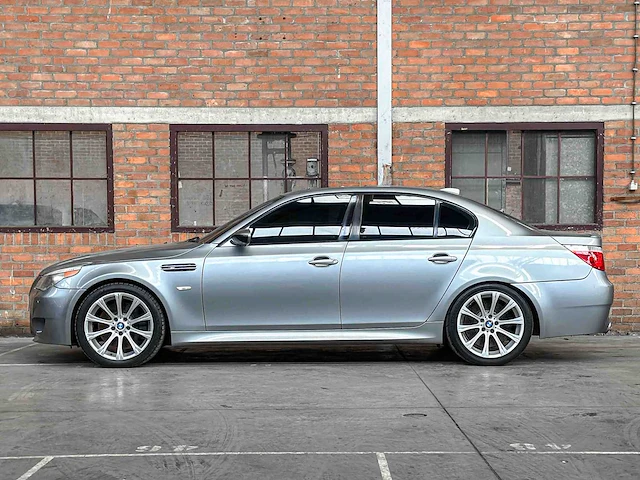 Bmw m5 5.0 v10 500pk 2006 5-serie youngtimer - afbeelding 17 van  46