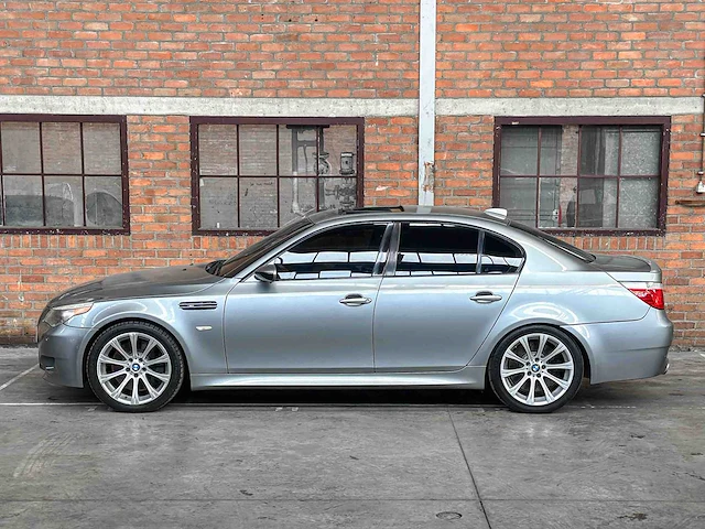 Bmw m5 5.0 v10 500pk 2006 5-serie youngtimer - afbeelding 18 van  46