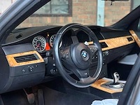Bmw m5 5.0 v10 500pk 2006 5-serie youngtimer - afbeelding 19 van  46