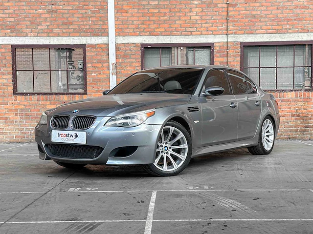 Bmw m5 5.0 v10 500pk 2006 5-serie youngtimer - afbeelding 1 van  46