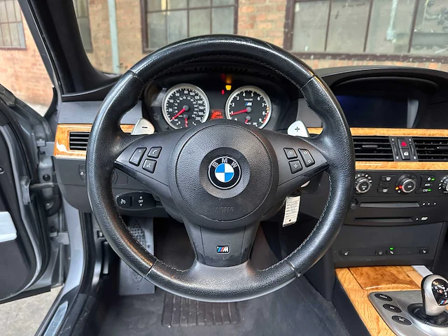 Bmw m5 5.0 v10 500pk 2006 5-serie youngtimer - afbeelding 20 van  46