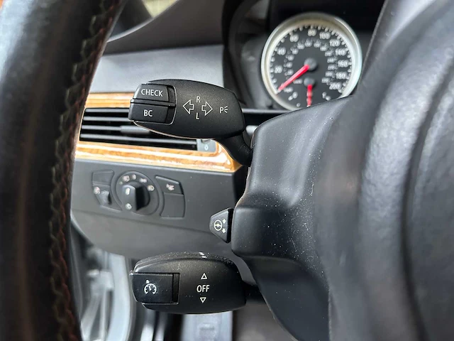 Bmw m5 5.0 v10 500pk 2006 5-serie youngtimer - afbeelding 25 van  46