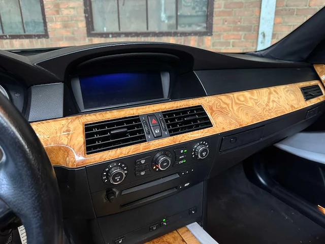 Bmw m5 5.0 v10 500pk 2006 5-serie youngtimer - afbeelding 29 van  46