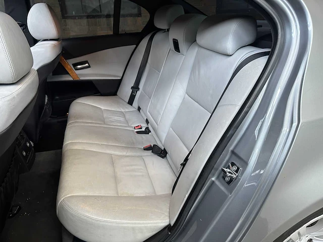 Bmw m5 5.0 v10 500pk 2006 5-serie youngtimer - afbeelding 39 van  46