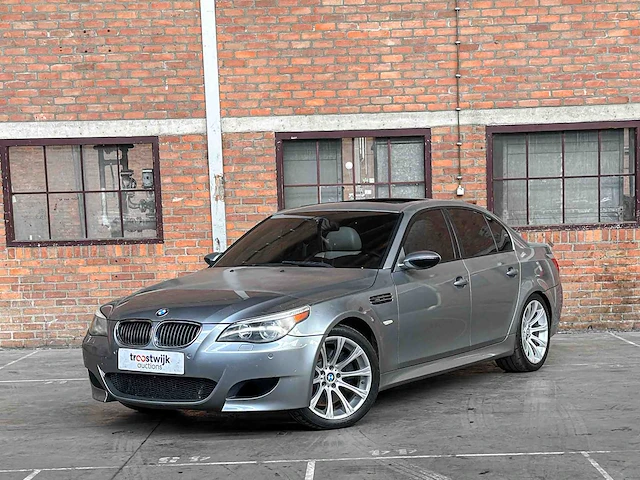 Bmw m5 5.0 v10 500pk 2006 5-serie youngtimer - afbeelding 3 van  46