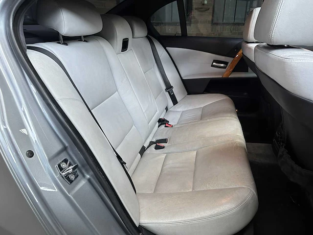 Bmw m5 5.0 v10 500pk 2006 5-serie youngtimer - afbeelding 40 van  46